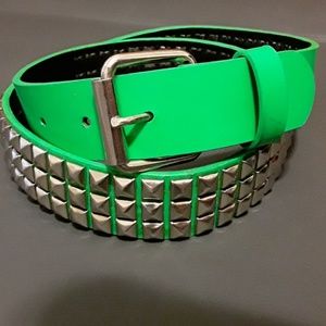 Tilt m. Studded green belt.36 long.silver studs